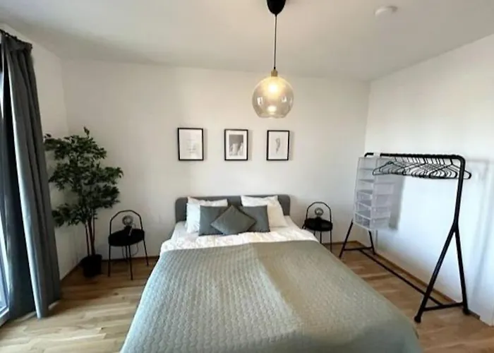 Stilvolle Wohnung Mit Balkon